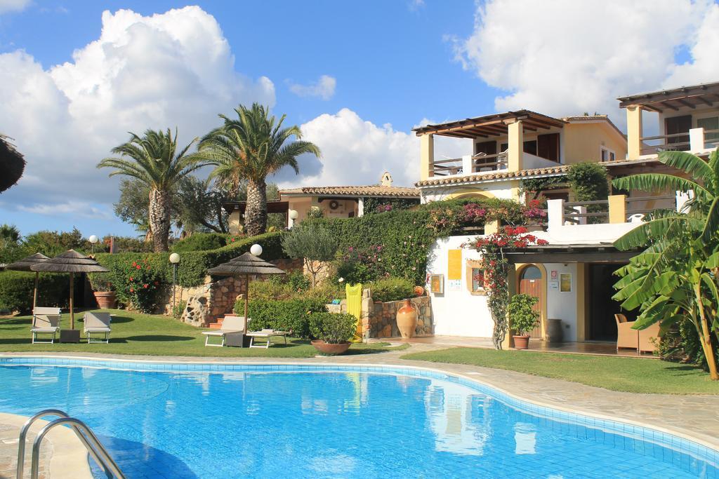 Residence Le Bouganville Villasimius Esterno foto