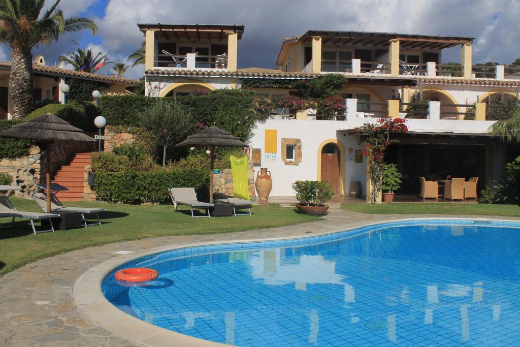 Residence Le Bouganville Villasimius Esterno foto