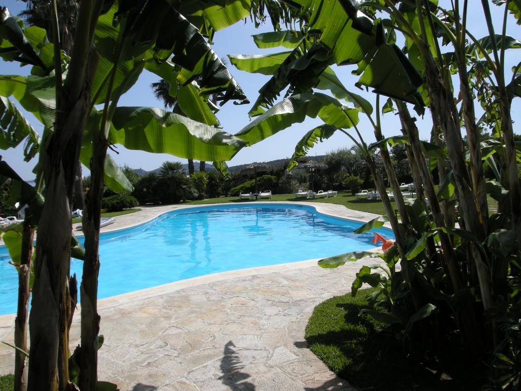 Residence Le Bouganville Villasimius Esterno foto