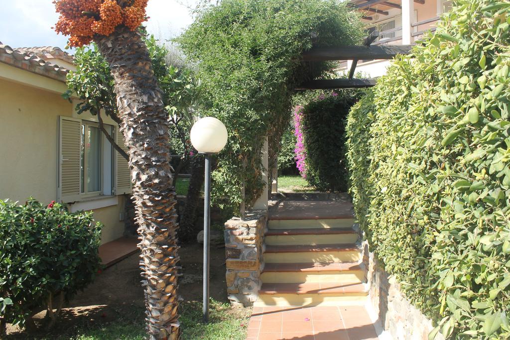 Residence Le Bouganville Villasimius Esterno foto