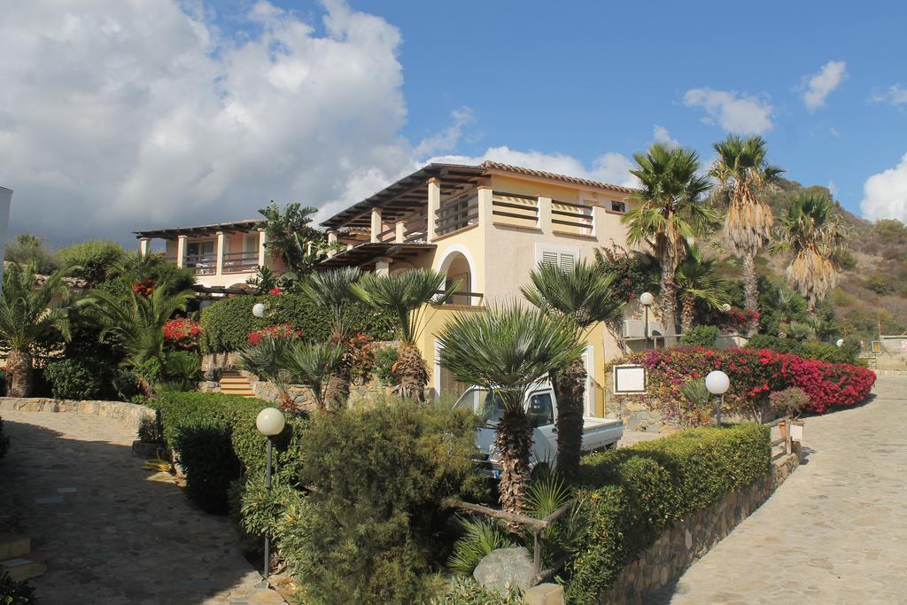 Residence Le Bouganville Villasimius Esterno foto