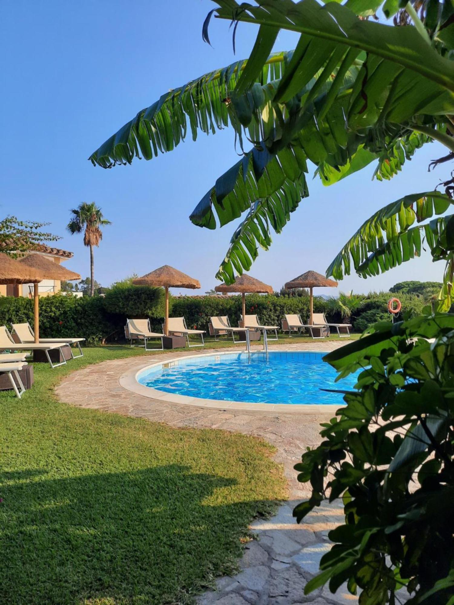 Residence Le Bouganville Villasimius Esterno foto