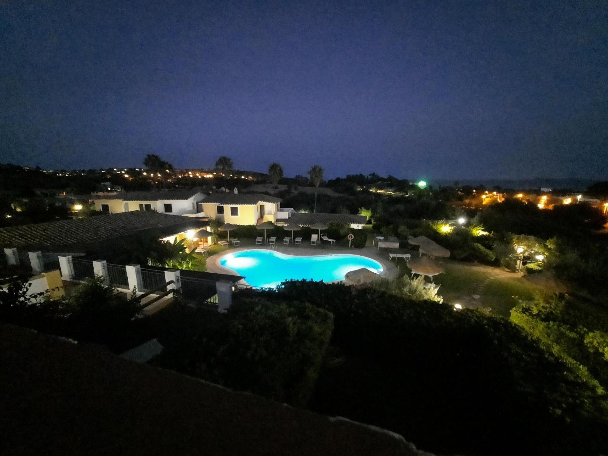 Residence Le Bouganville Villasimius Esterno foto